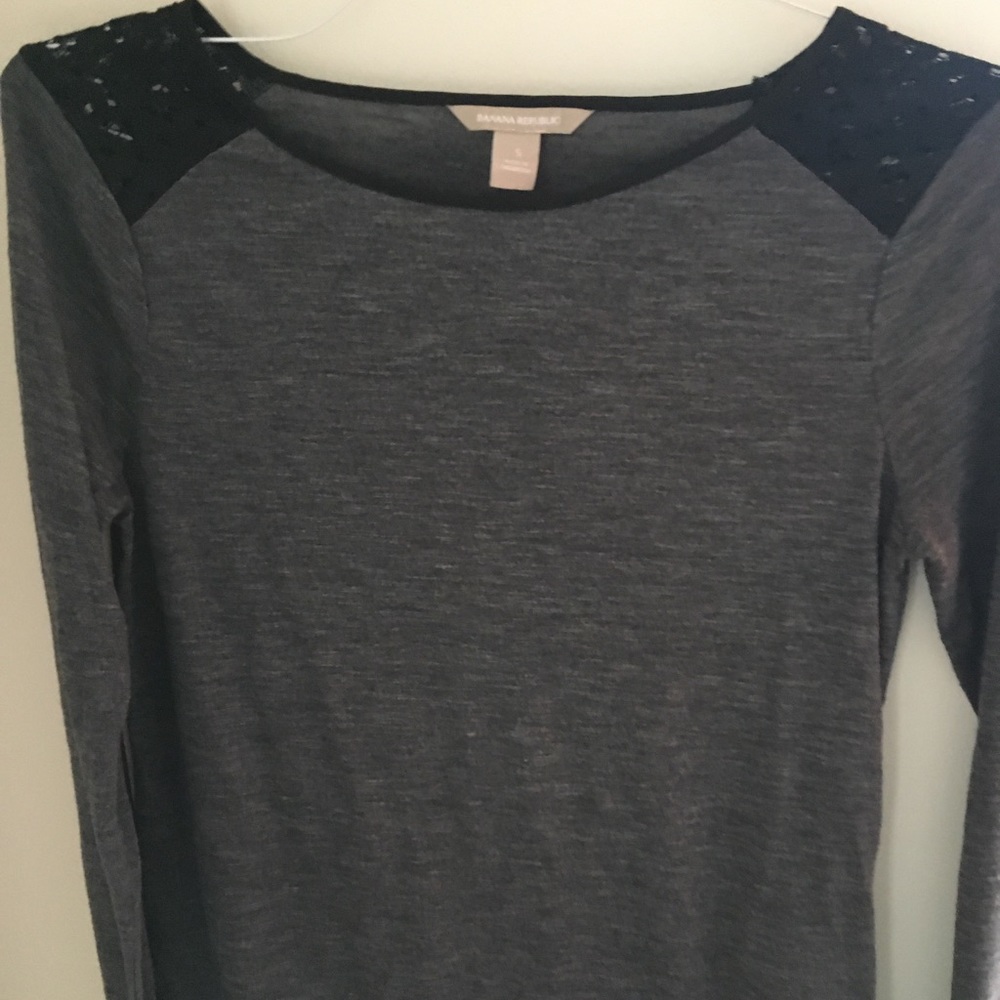 Banana Republic Gray tee lace shoulders size S